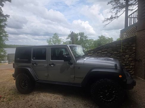 Used 2017 Jeep Wrangler Unlimited Rubicon AWD/4WD image 12