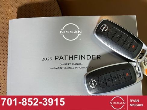 New 2025 Nissan Pathfinder Platinum image 16