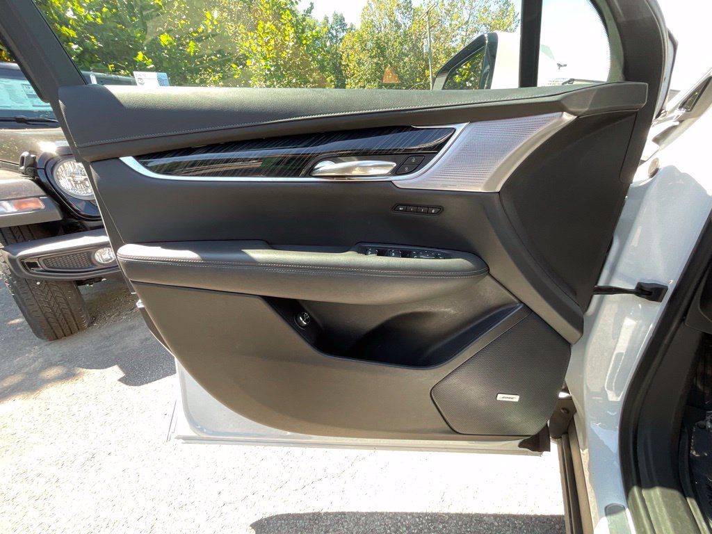 Used 2024 Cadillac XT6 Premium Luxury w/ LPO, Floor Liner Package AWD/4WD image 8