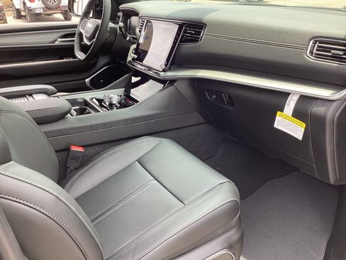 New 2026 Jeep Grand Wagoneer 4WD w/ Premium Group I image 17