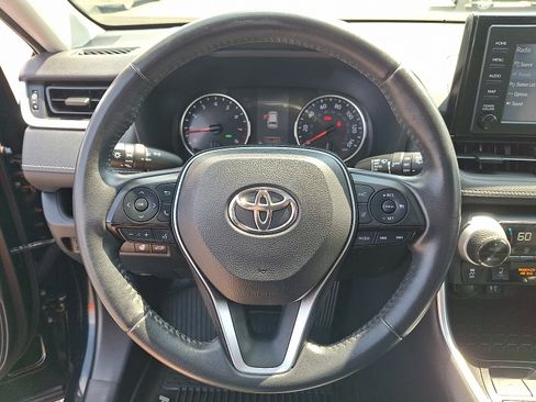 Used 2019 Toyota RAV4 XLE AWD/4WD image 19