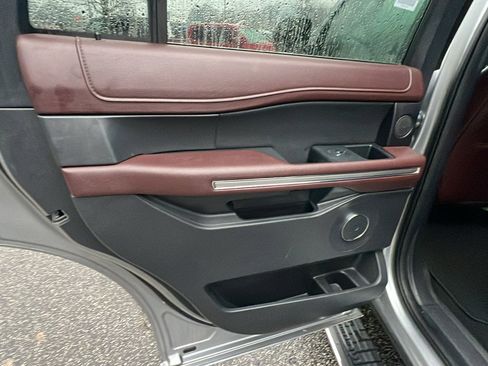 Used 2024 Ford Expedition Limited image 24