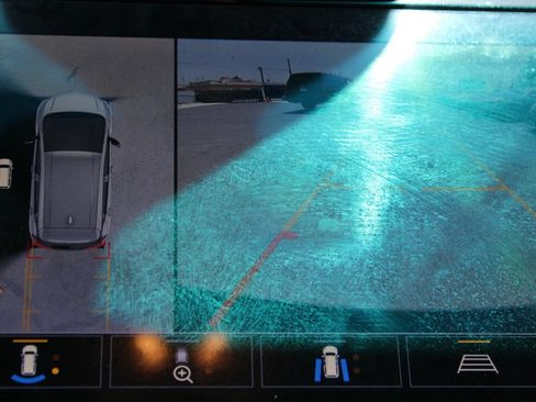 Used 2022 Chevrolet Bolt LT w/ Infotainment Package FWD image 36