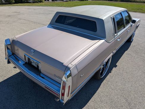 Used 1990 Cadillac Brougham image 28
