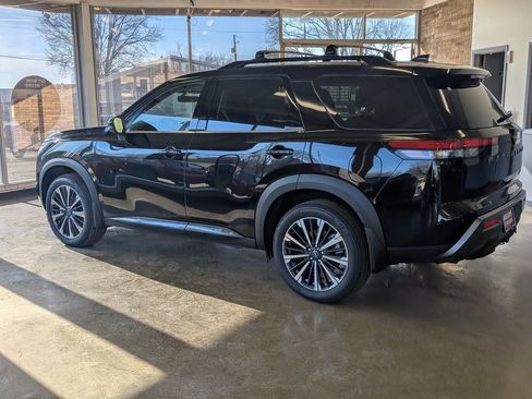 New 2026 Nissan Pathfinder Platinum image 6