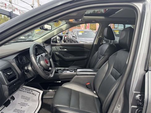 Used 2023 Nissan Rogue SL w/ SL Premium Package image 18