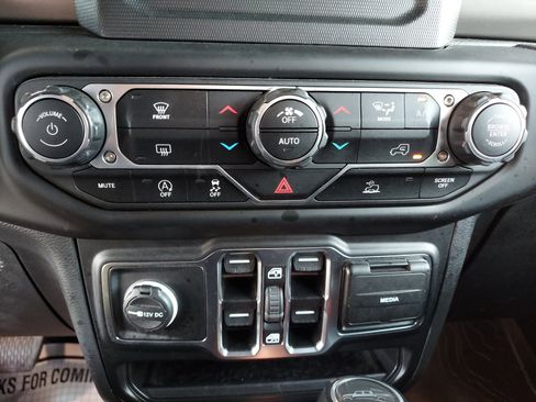 Used 2023 Jeep Gladiator Sport AWD/4WD image 14
