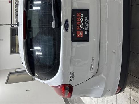 Used 2016 Ford Focus SE w/ SE Cold Weather Package image 3