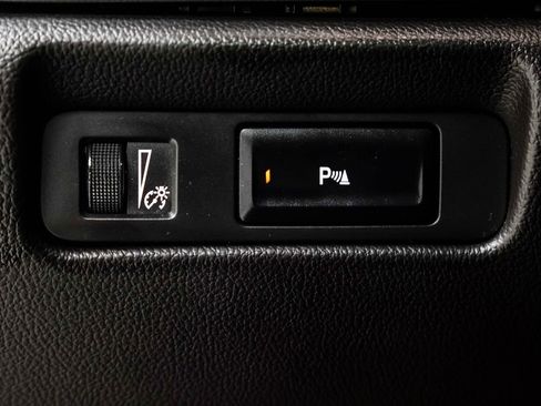 Used 2017 Cadillac ATS V w/ Luxury Package RWD image 37