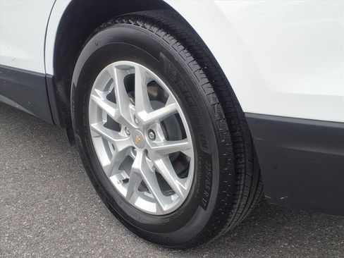 Used 2023 Chevrolet Equinox LS image 11