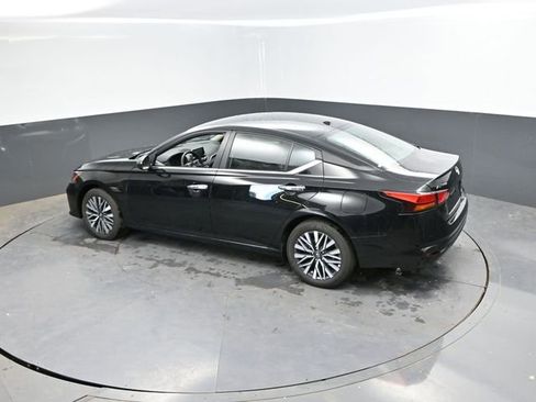 Used 2024 Nissan Altima 2.5 SV AWD/4WD image 38
