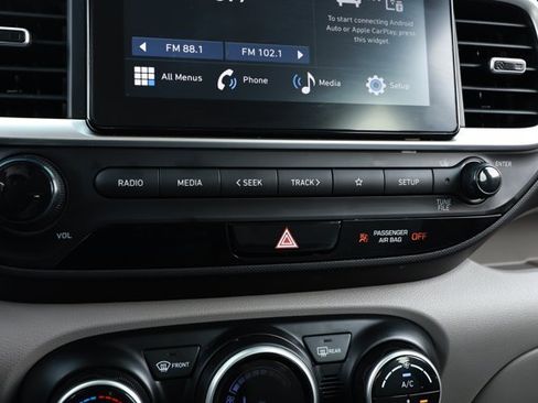 Used 2025 Hyundai Venue SEL FWD image 18