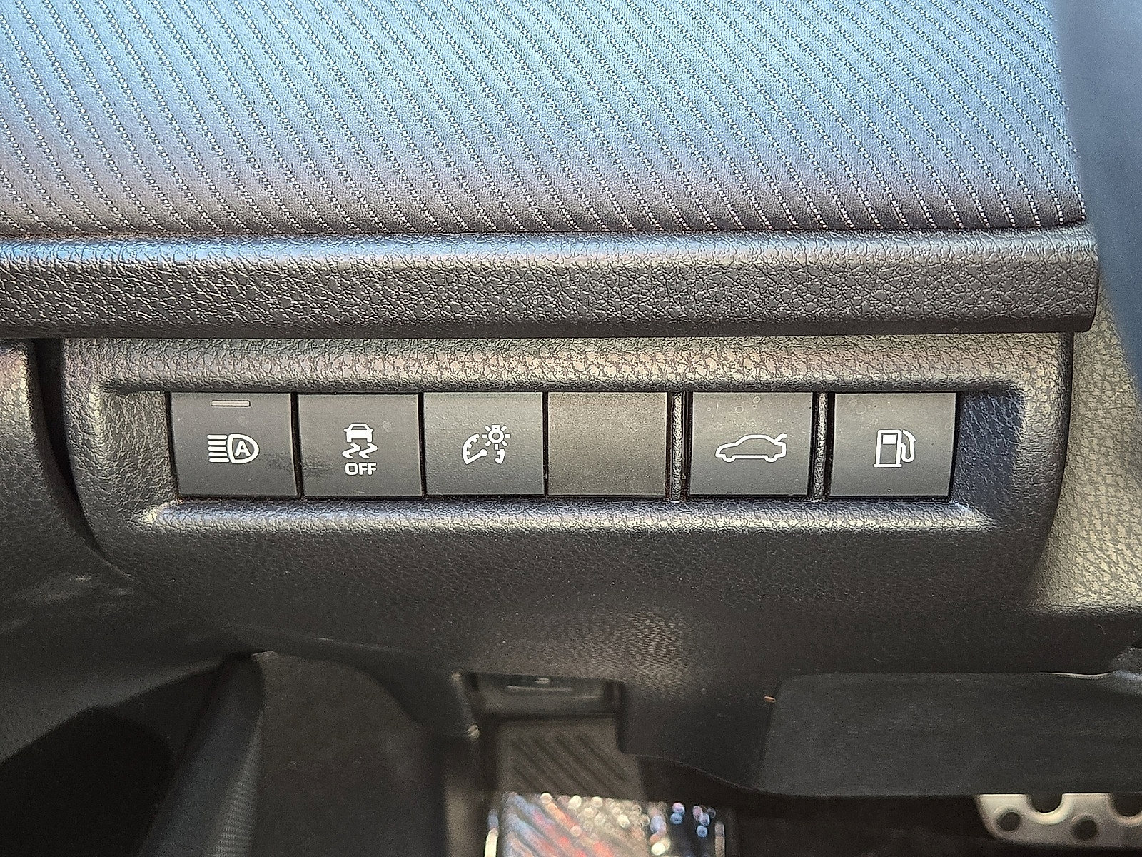 Used 2026 Toyota Camry Hybrid w/ Convenience Package FWD image 24