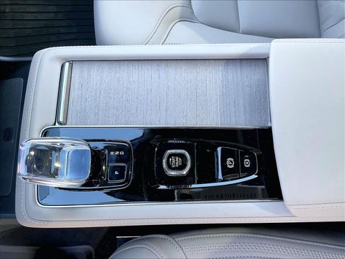 New 2026 Volvo XC90 T8 Plus w/ Protection Package AWD/4WD image 10