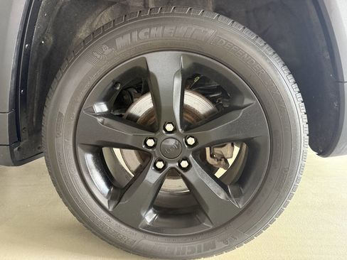 Used 2021 Jeep Grand Cherokee L Limited AWD/4WD image 32