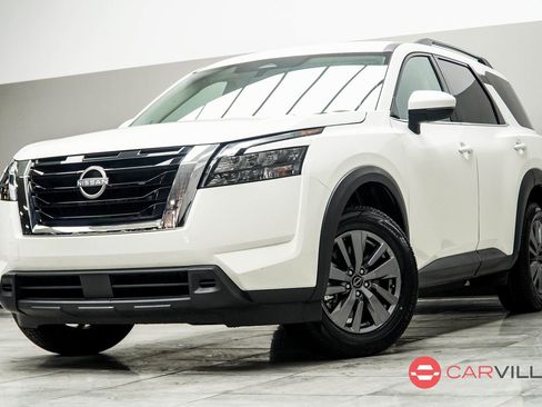 Used 2025 Nissan Pathfinder SV image 1