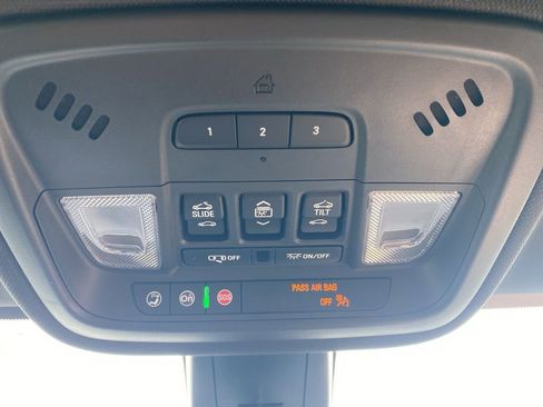 Used 2022 Chevrolet Traverse LT w/ LT Premium Package image 43