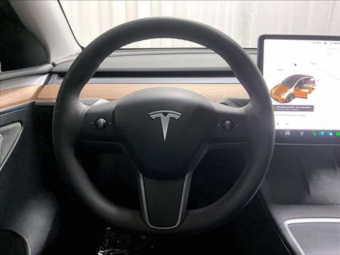 Used 2024 Tesla Model Y Long Range image 18