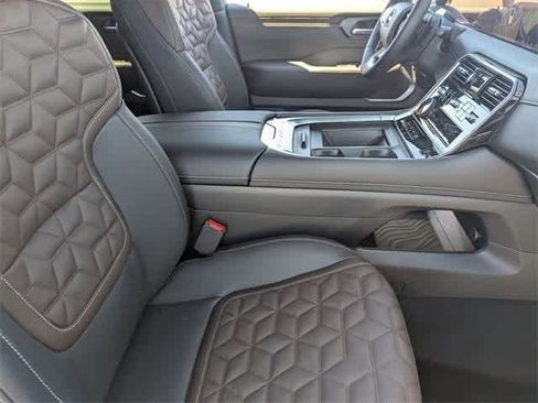 New 2026 Nissan Armada Platinum image 13