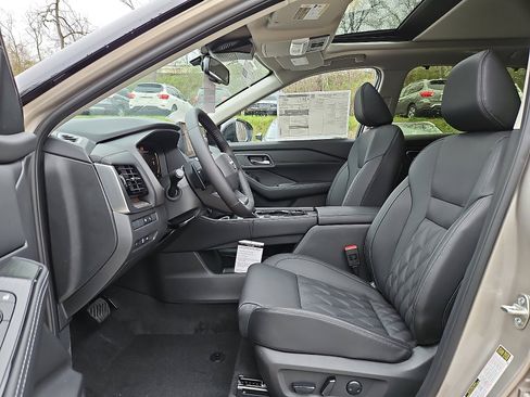 New 2026 Nissan Rogue Platinum AWD/4WD image 11
