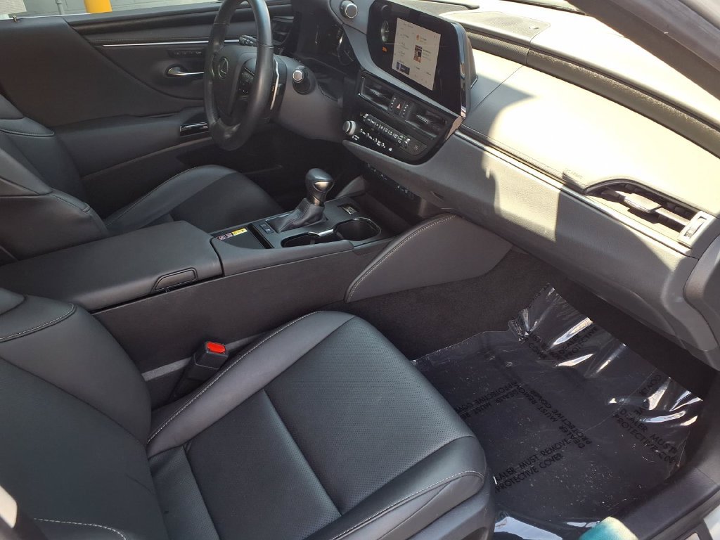 Used 2024 Lexus ES 300h w/ Premium Package FWD image 36