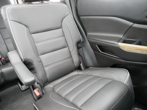 Used 2018 GMC Acadia Denali image 14