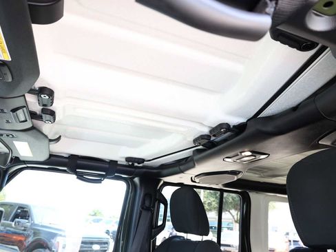 Used 2021 Jeep Wrangler Unlimited Rubicon w/ Safety Group AWD/4WD image 5
