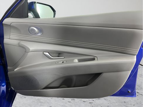 Used 2025 Hyundai Elantra SEL FWD image 14