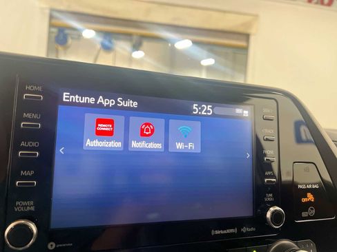 Used 2020 Toyota Highlander XLE image 24