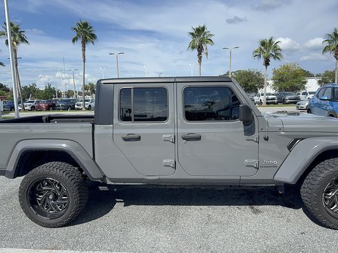 Used 2022 Jeep Gladiator Overland w/ LED Lighting Group AWD/4WD image 4