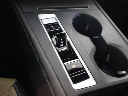 Used 2025 Volkswagen Atlas Cross Sport SE FWD image 19