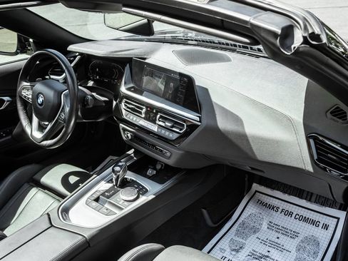 Used 2019 BMW Z4 sDrive30i w/ Convenience Package RWD image 11