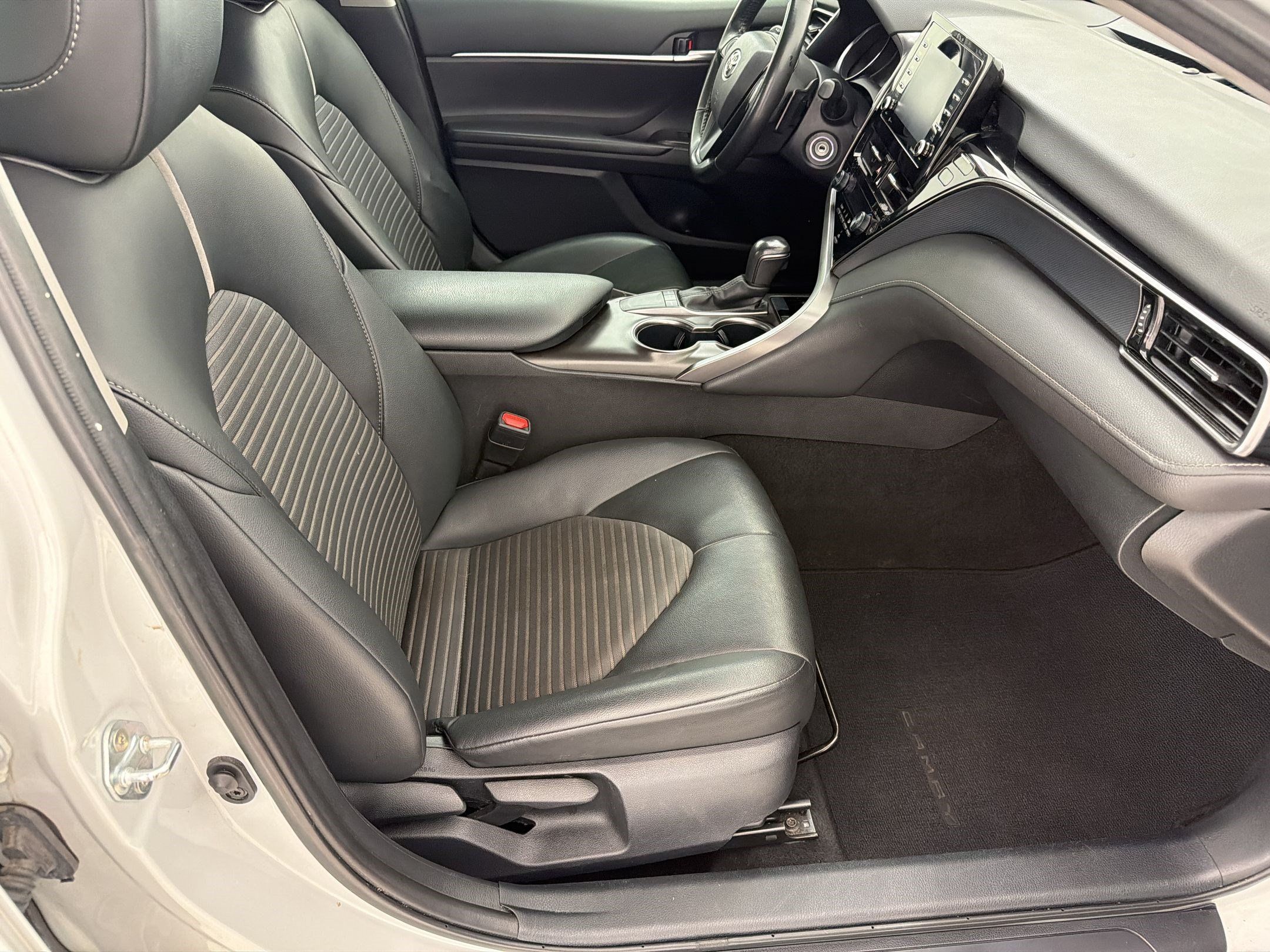 Used 2023 Toyota Camry SE FWD image 21