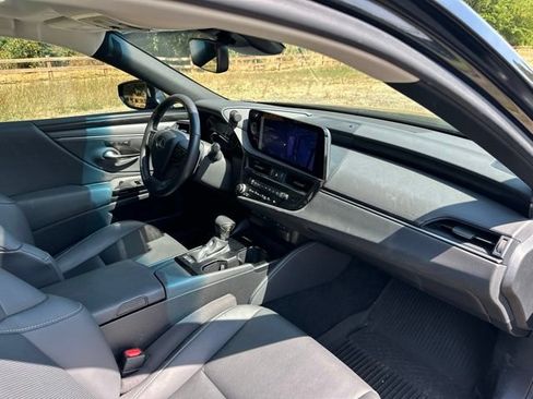 Used 2023 Lexus ES 300h w/ Premium Package FWD image 23