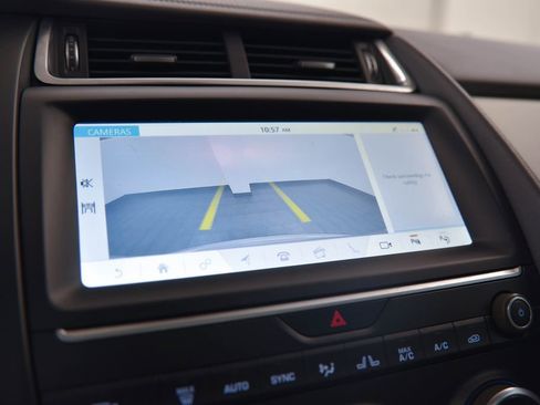 Used 2019 Jaguar E-PACE SE image 20