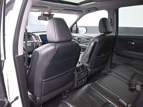 Used 2017 Honda Pilot Touring image 9