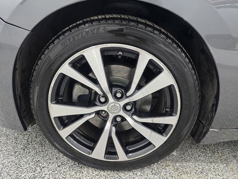 Used 2017 Nissan Maxima Platinum FWD image 32