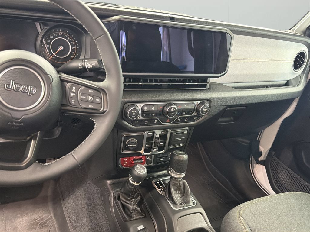 Used 2025 Jeep Gladiator Sport AWD/4WD image 24