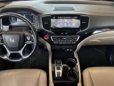 Used 2019 Honda Pilot Touring image 9