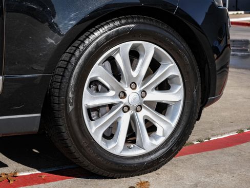 Used 2017 Land Rover Range Rover HSE image 50