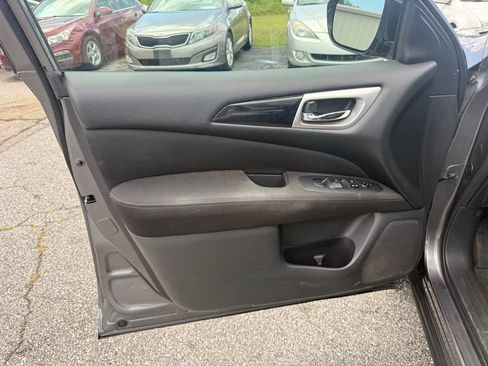 Used 2017 Nissan Pathfinder S FWD image 12