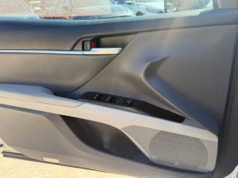 Used 2018 Toyota Camry LE image 14