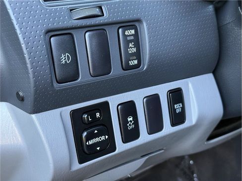 Used 2015 Toyota Tacoma 4x4 Double Cab w/ TRD Sport Package image 9