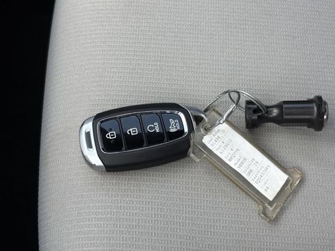 Used 2026 Hyundai Venue SEL FWD image 19