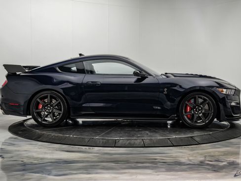 Used 2021 Ford Mustang Shelby GT500 w/ Carbon Fiber Track Pack RWD image 25