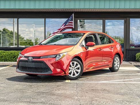 Used 2021 Toyota Corolla LE FWD image 5