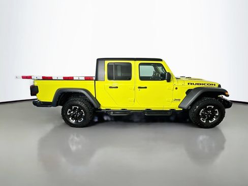 Used 2024 Jeep Gladiator Rubicon w/ Convenience Group AWD/4WD image 8