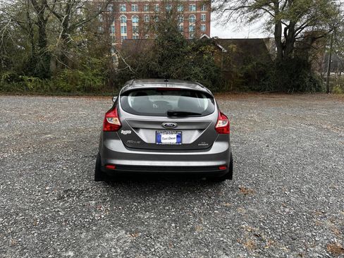 Used 2014 Ford Focus SE image 5