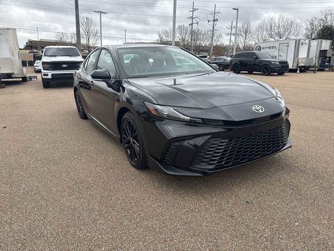 Used 2026 Toyota Camry SE image 7
