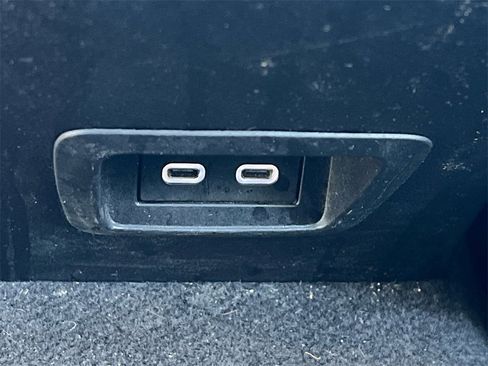 Used 2024 Toyota Corolla Cross LE image 32